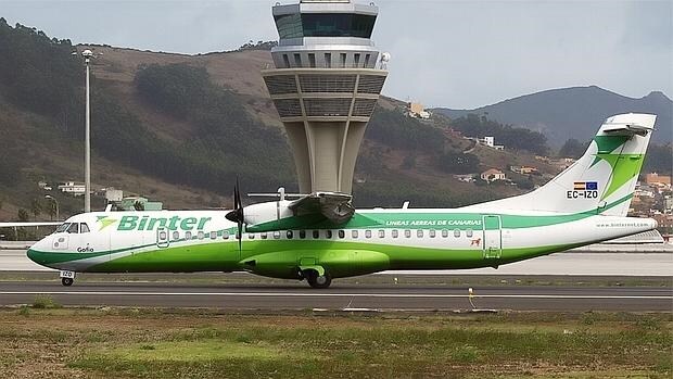 Un avión de Binter, que cubre las rutas entre islas