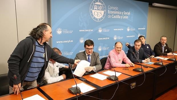 Sindicatos, patronal y organizaciones agrarias firman un manifiesto en defensa de Lauki