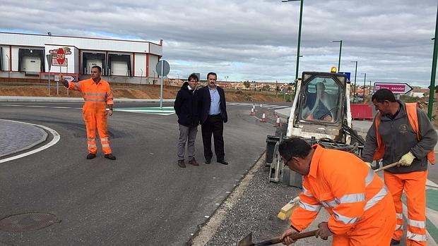 Pascual Aguado y Vícto Botica, ayer, durante una visita a las obras