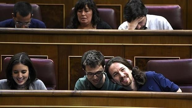 Podemos sigue apuntando a Rajoy tras la dimisión de Soria