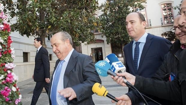 Torres Hurtado, alcalde de Granada, el jueves a su llegada a la Casa Consistorial