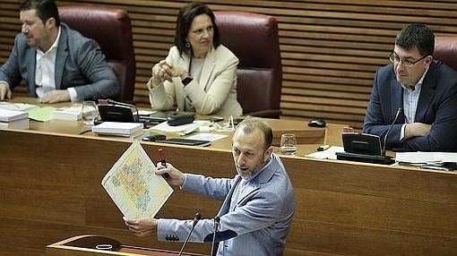 Marí (C's) reta a Puig a dibujar en el mapa de España los «países catalanes»