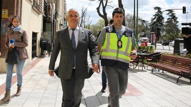 Luis Pineda, presidente de Auisbanc, en el momento de su detención este viernes