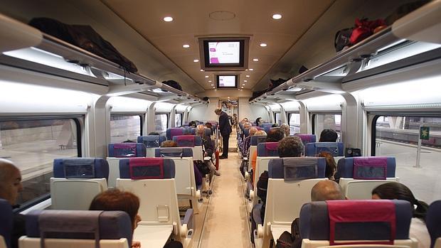 Interior de uno de los trenes del Eje Atlántico de alta velocidad