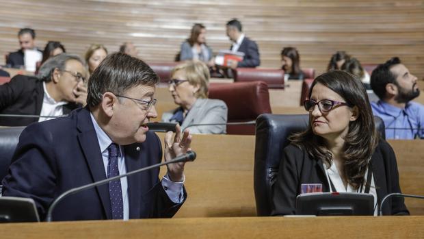 Imagen de Puig y Oltra tomada durante el último pleno celebrado por las Cortes Valencianas