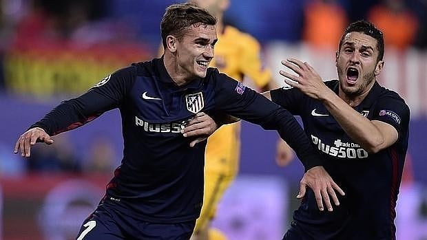 Griezmann celebra con Koke frente al Barcelona