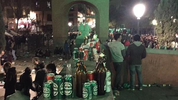 Macrobotellón en Malasaña con el permiso de Carmena