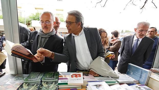 Antonio Montiel y Manuel Mata, este miércoles en la Feria del Libro