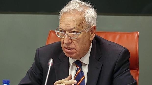 Margallo contradice a Montoro: «Lo que es incompatible es eludir impuestos en España»