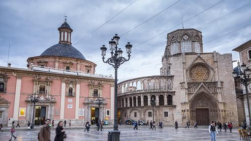 Imagen de la plaza de la Virgen de los Desamparados