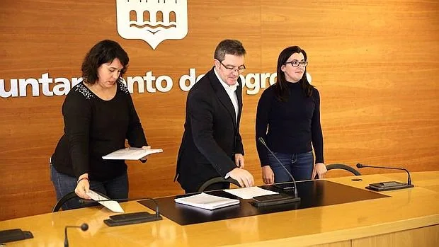María Luisa Alonso (izquierda) en el Ayuntamiento de Logroño