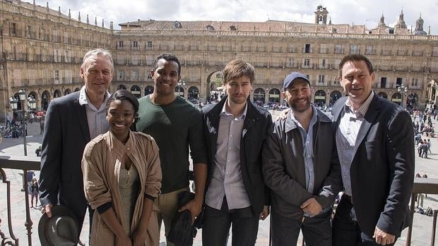 El equipo de la serie «Still Star Crossed» de la ABC, «Huespédes Distinguidos» en Salamanca