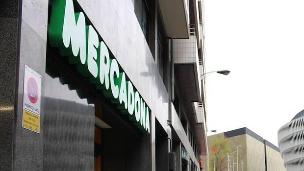 Rótulo del nuevo supermercado de Mercadona en Bilbao