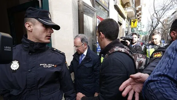 Miguel Bernad, arrestado por la Policía