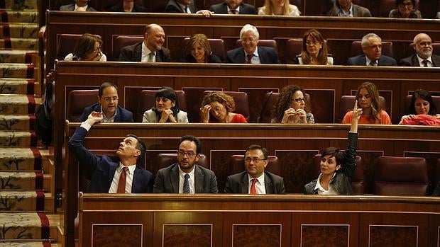 El Congreso tumba la propuesta de Podemos de derogar las reformas laborales de 2010 y 2012 al abstenerse PSOE