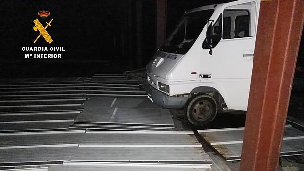 Detenidos cuando robaban en el tejado de una vieja fábrica de Quero