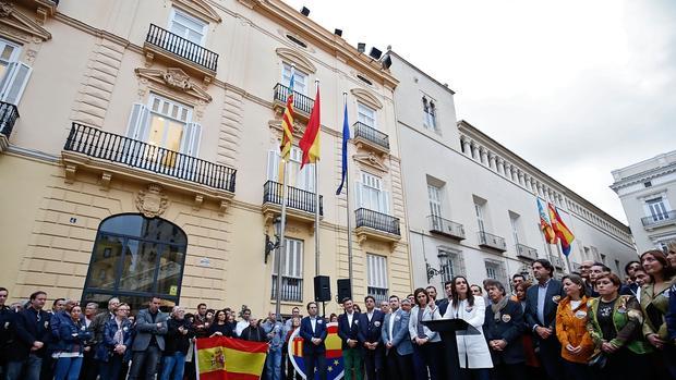 Concentranción de Ciudadanos en la Plaza de Manises