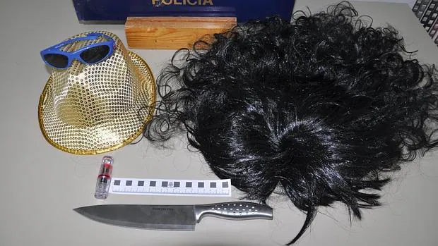 Atuendo con el que el detenido pretendía atracar dos peluquerías en Talavera