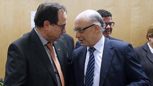 Vicent Soler, junto a Cristóbal Montoro al comienzo de la reunión del Consejo de Política Fiscal y Financiera