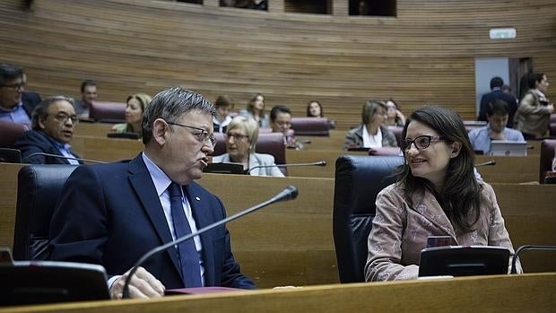 Imagen de Puig y Oltra tomada en las Cortes Valencianas