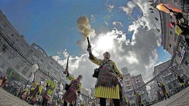 Alardo en la fiestas de Moros y Cristianos de Alcoy.