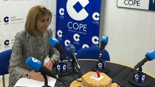 María Dolores de Cospedal en el estudio de la Cadena COPE en Toledo