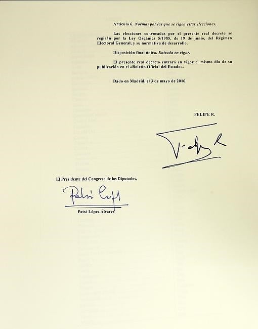 El Rey firma el decreto de convocatoria de elecciones