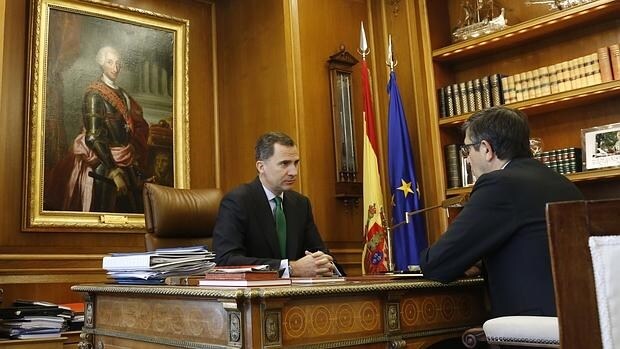 El Rey ha recibido al presidente del Congreso en su despacho de La Zarzuela