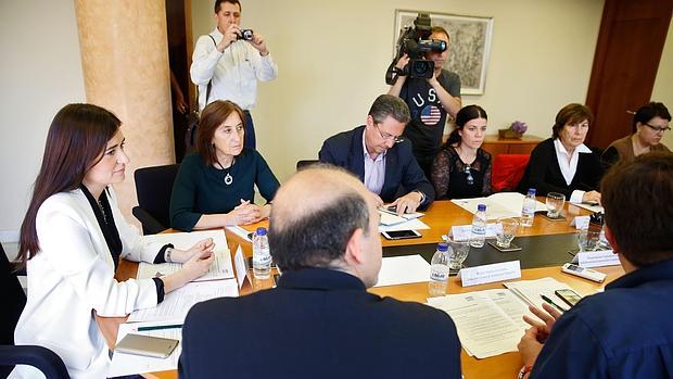 Imagen de la reunión presisida este miércoles por la consellera Montón