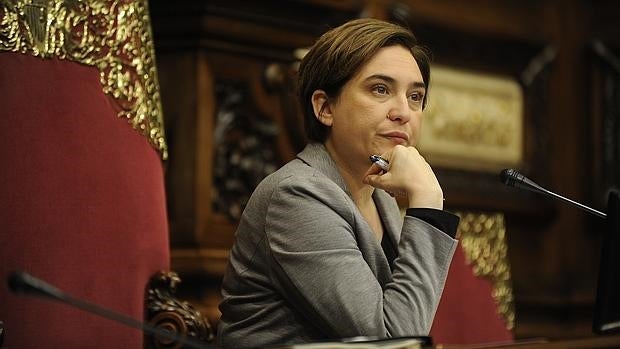 Ada Colau durante una sesión plenaria