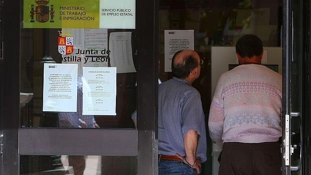 Castilla y León cierra abril con 15.297 parados menos que hace un año