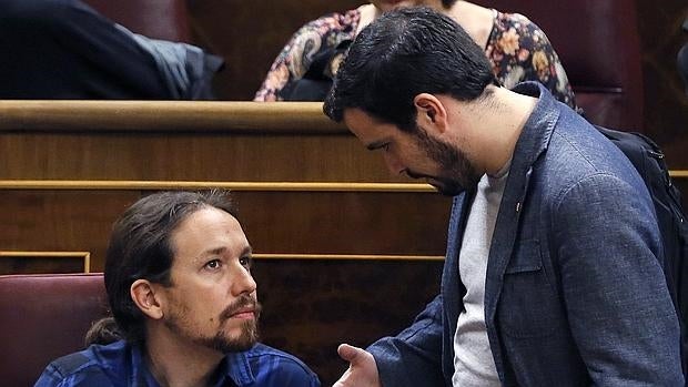 Pablo Igesias y Alberto Garzón durante una sesión en el Congreso