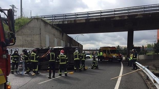 La furgoneta volcada en la salida número 3 de la M-40