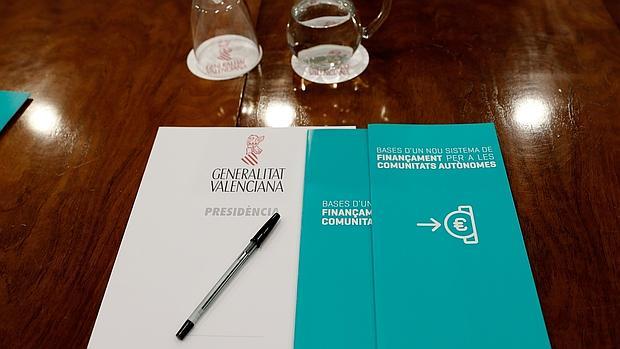 Documentos con el logotipo de la Generalitat Valenciana