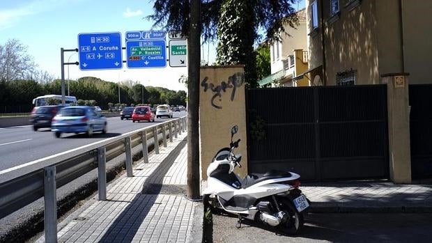 Viviendas junto a la M-30 entre San Pol de Mar y Puente de los Franceses