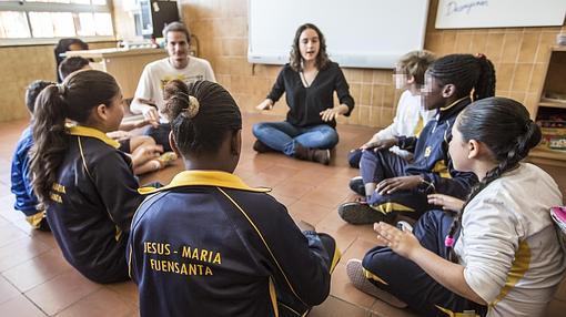 Varios alumnos del centro durante una de las clases