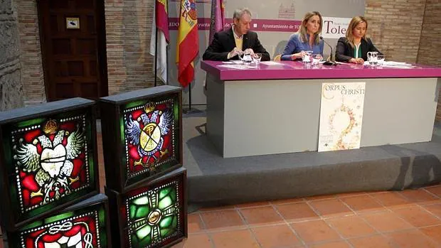 La alcaldesa Tolón con los concejales González Cabezas y Puig