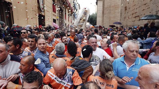 Imagen durante el traslado de la virgen el pasado domingo