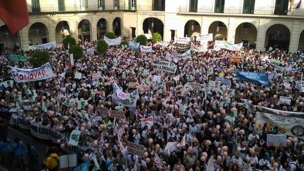 Varios miles de personas salen a la calle contra los recortes en la ...