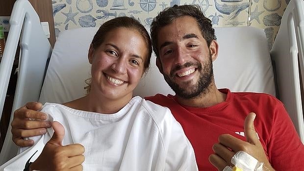 Los españoles Marta Miguel y David Hernández en el Hospital Gleneagles de Kota Kinabalu (Malasia)