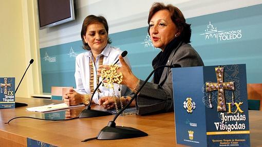 Sagrario Gutiérrez, en la presentación de las jornadas junto con la vicepresidenta de la Diputación de Toledo María Ángeles García