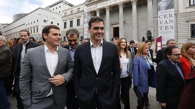 Albert Rivera y Pedro Sánchez a la salida del Congreso de los Diputados