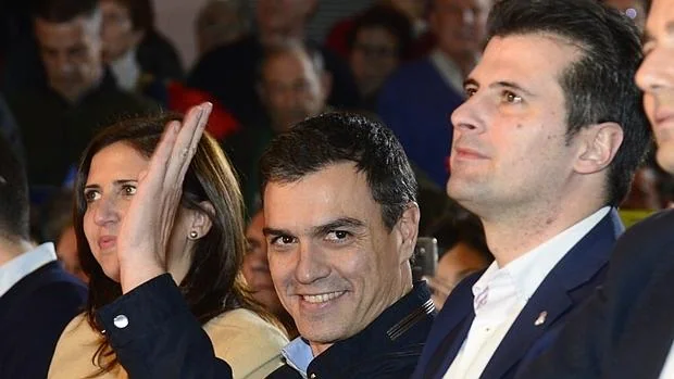 Pedro Sánchez, junto a Tudanca, durante un mitin, las pasadas elecciones