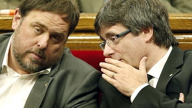 Junqueras, junto a Puigdemont en el Parlament