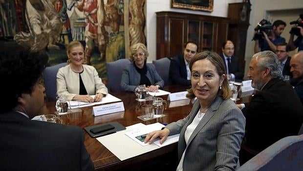 La ministra de Fomento: «La operación Chamartín que quiere Carmena es inviable»
