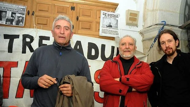 Julio Anguita, Diego Cañamero y Pablo Iglesias juntos en un acto en Córdoba