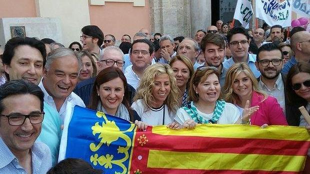 Imagen de los dirigentes del PP durante la concentración en favor de la concertada