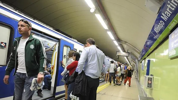 El andén durante las horas de huelga de Metro Madrid, en una de las estaciones de la línea 5