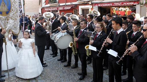 Los fieles, con su Virgen de la Estrella