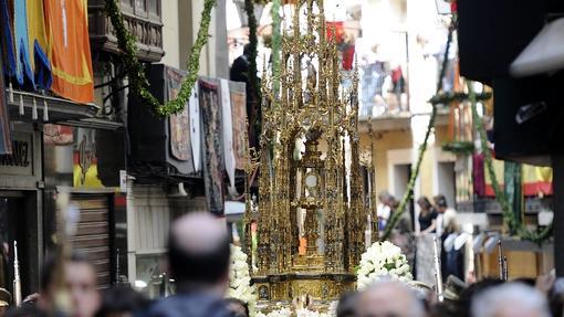 La custodia de Arfe durante el recorrido procesional por las calles de Toledo